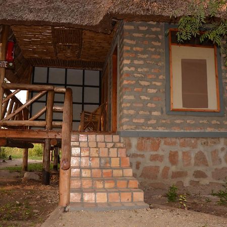 Irungu Forest Safari Lodge Katunguru Exterior photo
