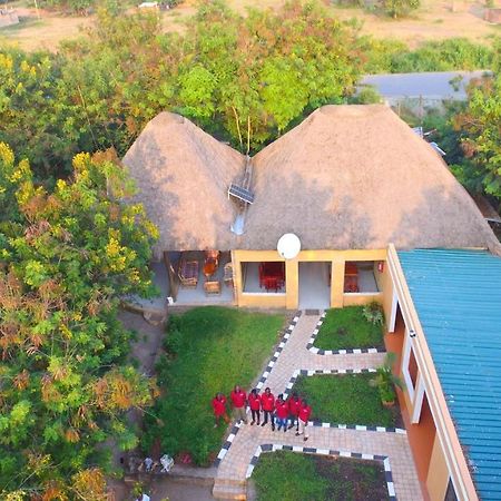 Irungu Forest Safari Lodge Katunguru Exterior photo