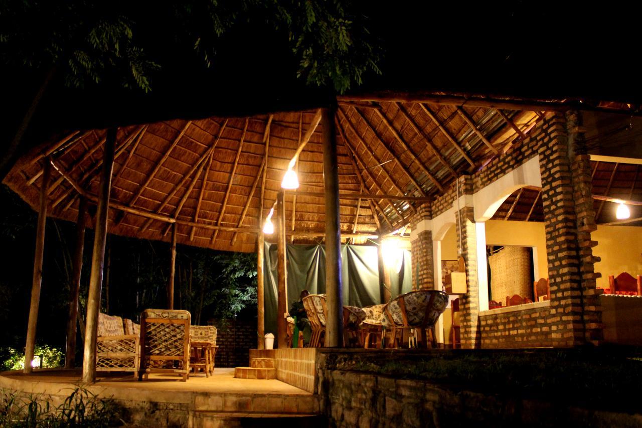 Irungu Forest Safari Lodge Katunguru Exterior photo