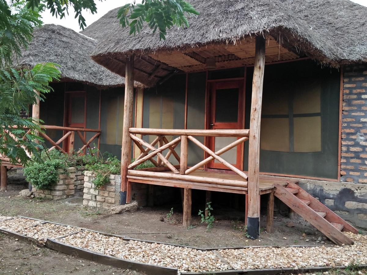 Irungu Forest Safari Lodge Katunguru Exterior photo