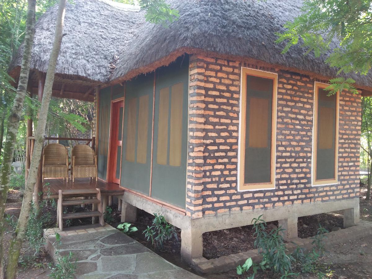 Irungu Forest Safari Lodge Katunguru Exterior photo