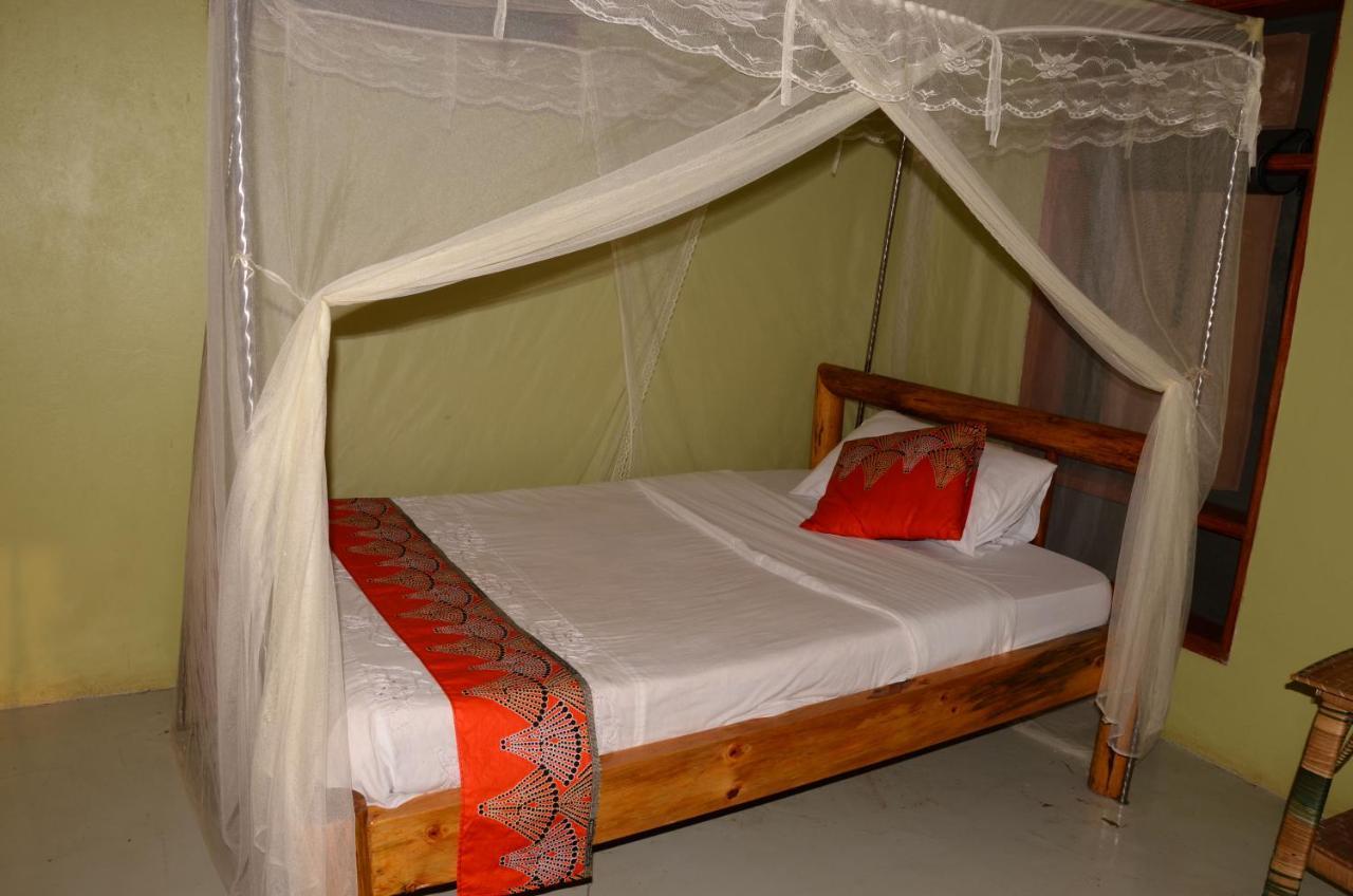 Irungu Forest Safari Lodge Katunguru Exterior photo