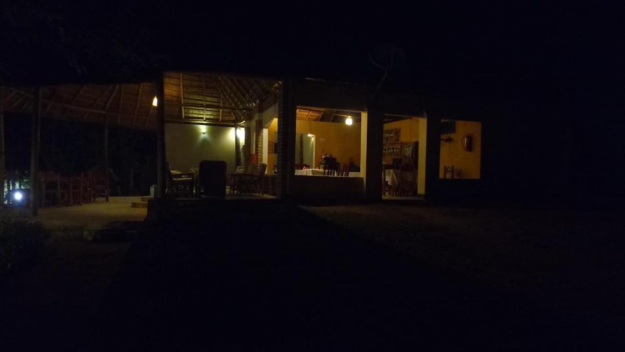 Irungu Forest Safari Lodge Katunguru Exterior photo