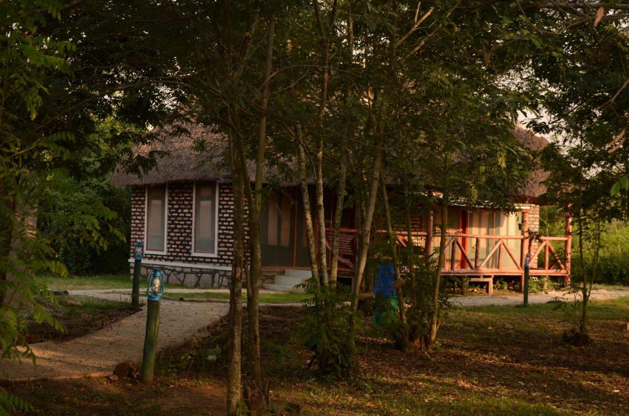 Irungu Forest Safari Lodge Katunguru Exterior photo