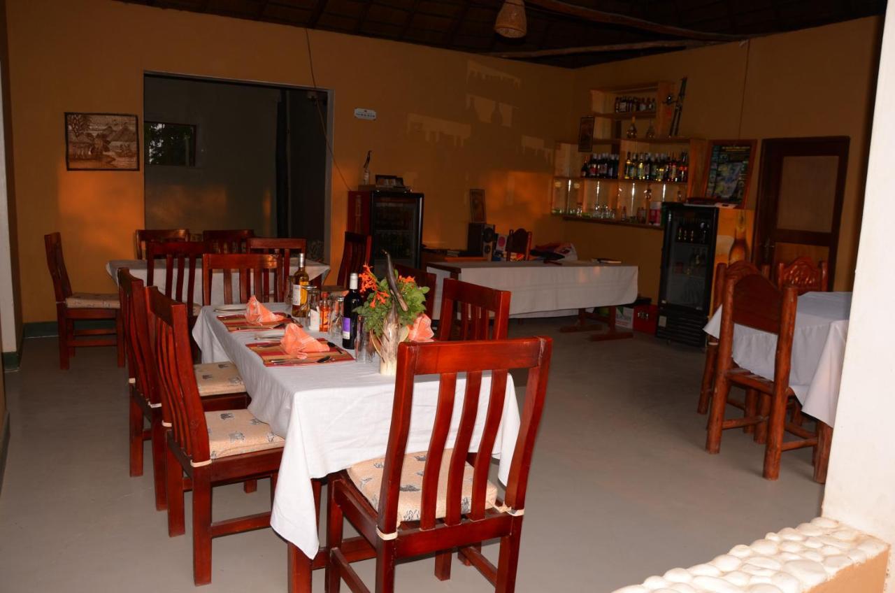 Irungu Forest Safari Lodge Katunguru Exterior photo