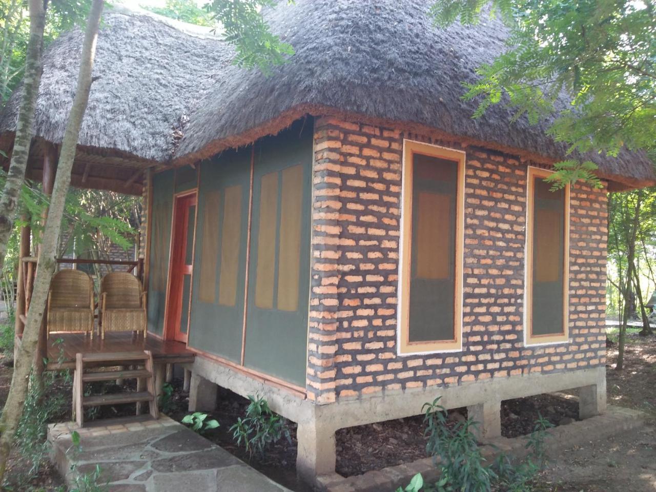 Irungu Forest Safari Lodge Katunguru Exterior photo