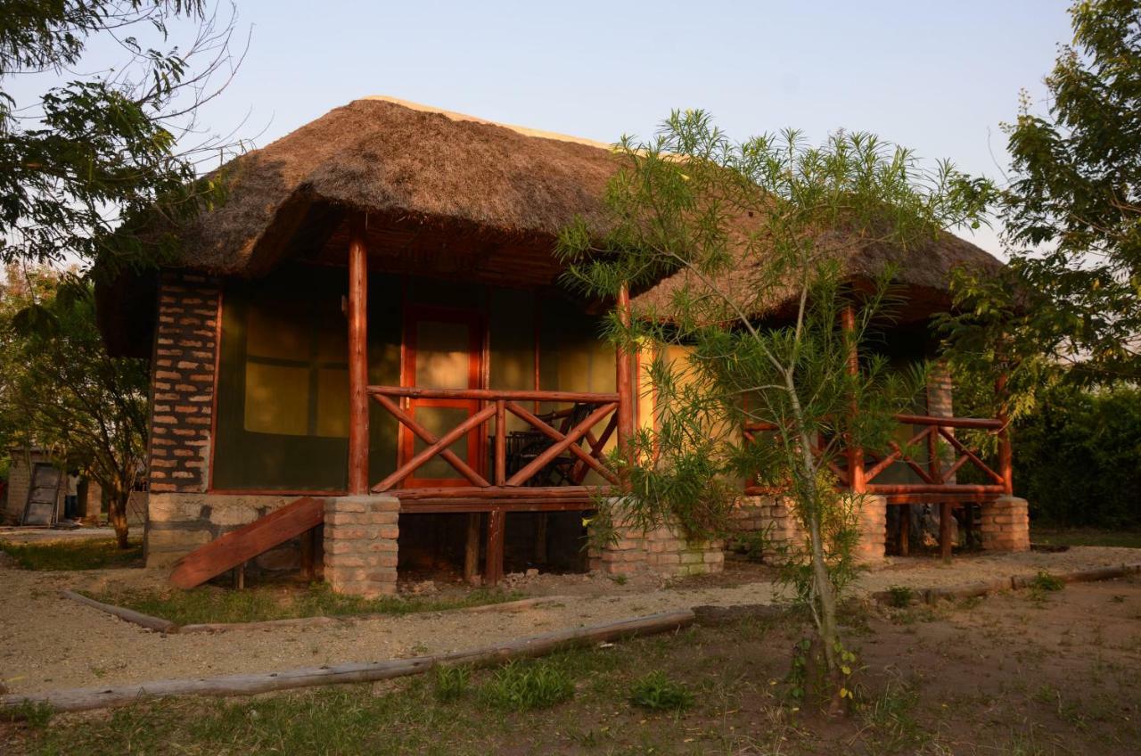 Irungu Forest Safari Lodge Katunguru Exterior photo